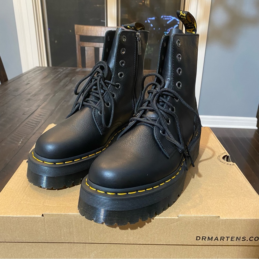 🌸 BRAND NEW DR. MARTEN’S 🌸 Jadon III, UK 7/US 9, Pisa Platform Docs, Boots